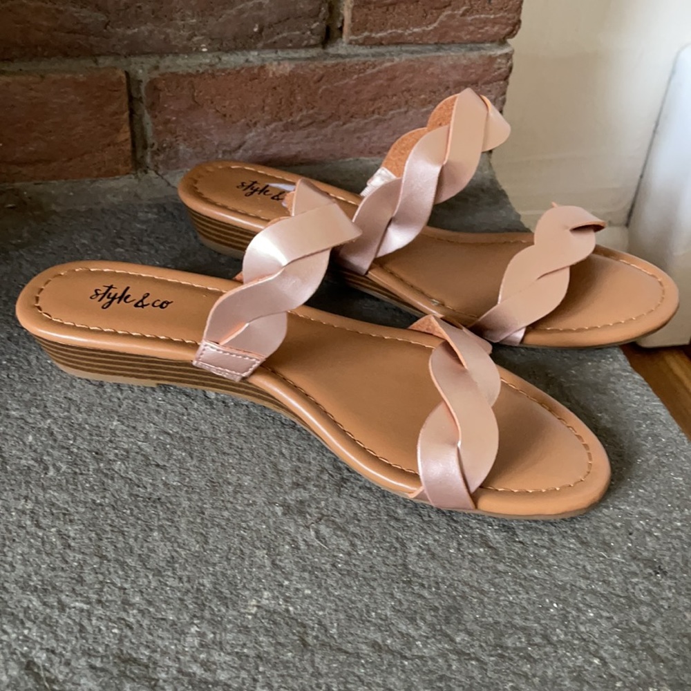 🆕 NIB rose gold sandals 😊💕